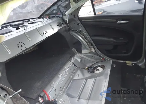 2015 Chrysler 300 S z USA, uszkodzony, nr VIN 2C3CCABG4FH807750